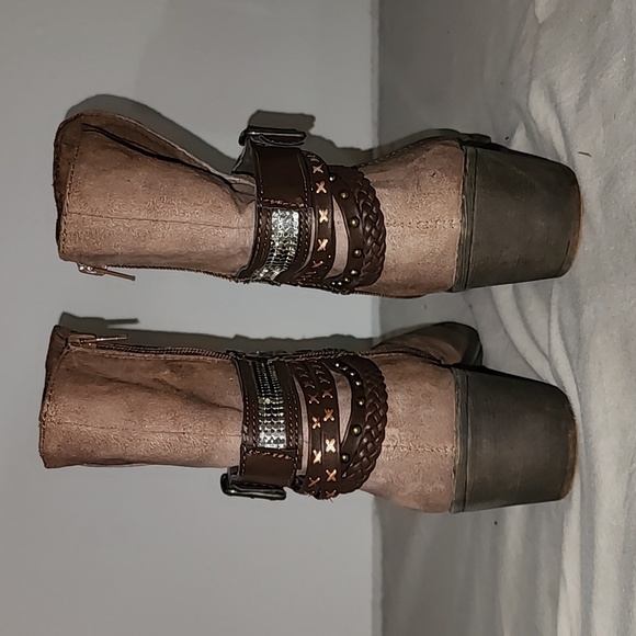 Womens brown booties. SUGAR Size 9 - Picture 5 of 11